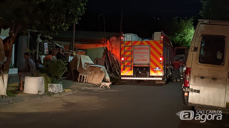 Mulher ateia fogo em residência após discutir com o marido - Crédito: Maycon Maximino