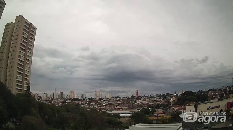 Sábado começou com muitas nuvens no céu - 