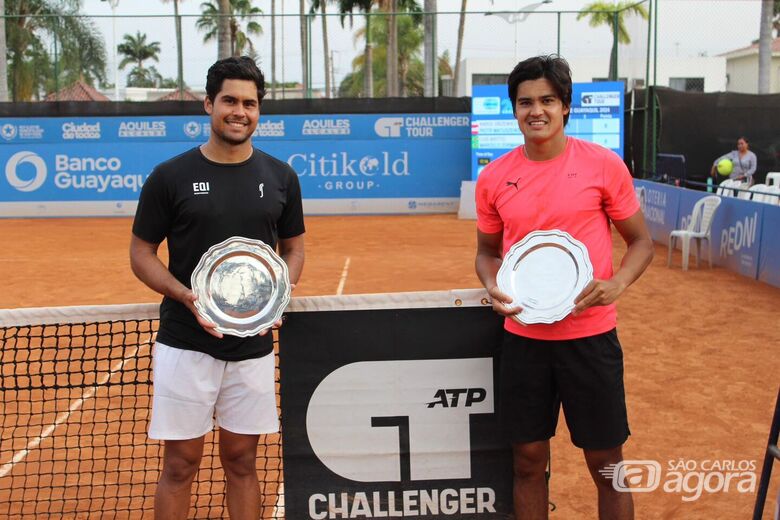 Britto ao lado de Marcelo Zormann durante a participação no Challenger 75 de Guayaquil no Equador - Crédito: Divulgação