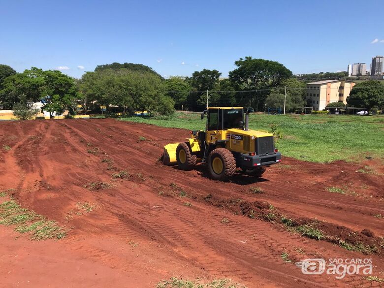 Máquinas iniciaram as atividades para a construção da pista - Crédito: Divulgação