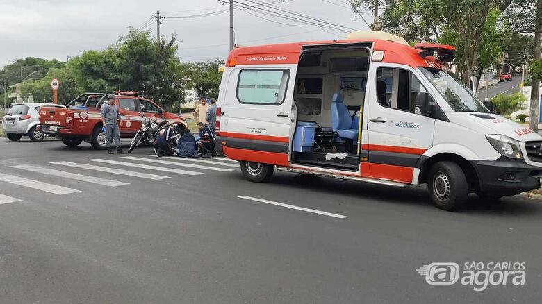 Motociclista é atendido: mesmo assim recusou atendimento médico - Crédito: Maycon Maximino