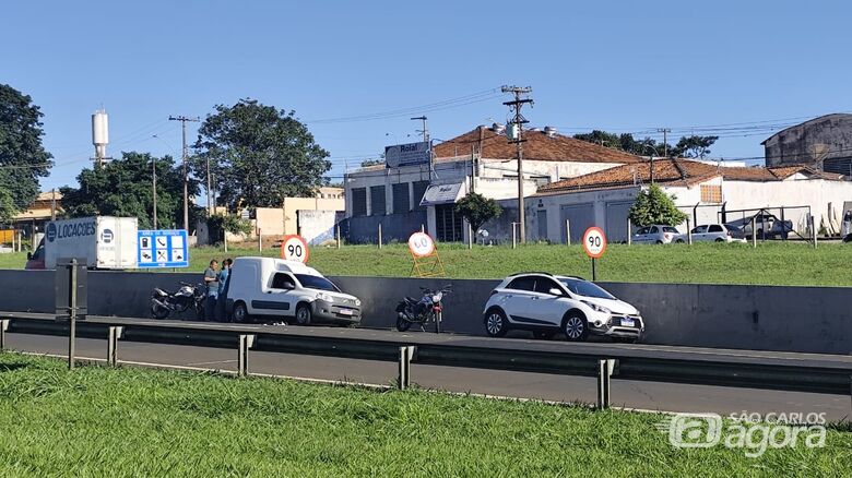 Motociclista sofreu queda na WL e ficou ferido - Crédito: Maycon Maximino