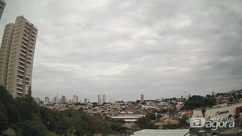 Sexta-feira começou com céu nublado - 