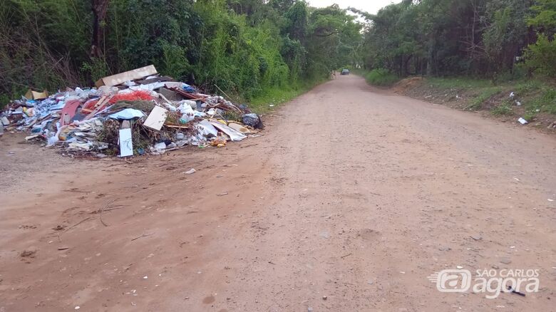 “Montanha” de lixo vira “cartão de visitas” no Aracê de Santo Antonio - Crédito: Divulgação