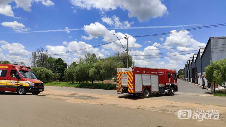 Caldeira rachou e lava de aço incandescente assustou funcionários - Crédito: Maycon Maximino