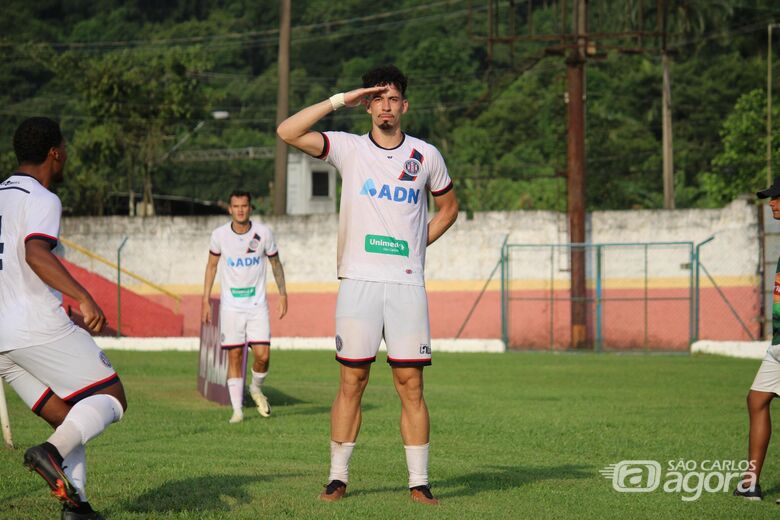 João Victor durante comemoração de um dos gols com a camisa do Lobão na A4 deste ano - Crédito: Fernando Zanderin Júnior