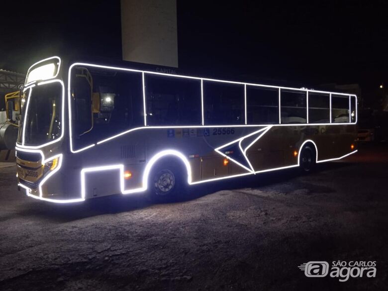 Ônibus com decoração natalina  - Crédito: Divulgação 