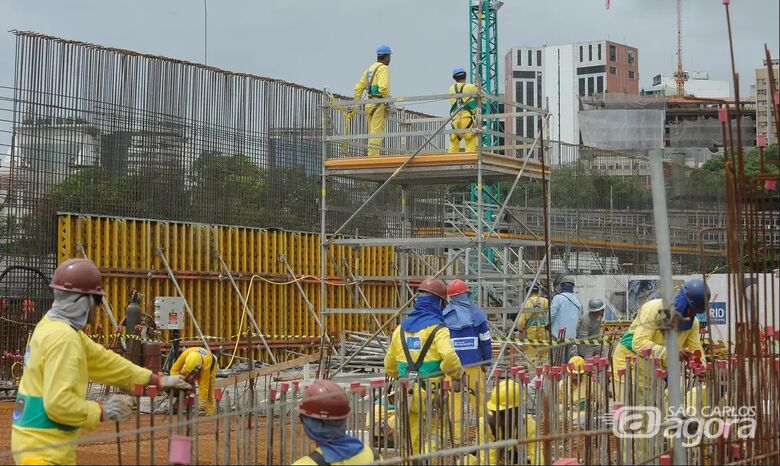 A construção civil tem sido um dos setores que mais geram empregos não só em São Carlos, como no Brasil  - Crédito: Tânia Rego/Agência Brasil