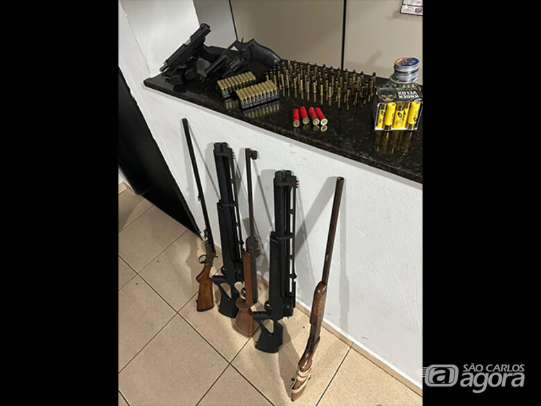 Homem é preso com várias armas após ameaçar familiares  - 