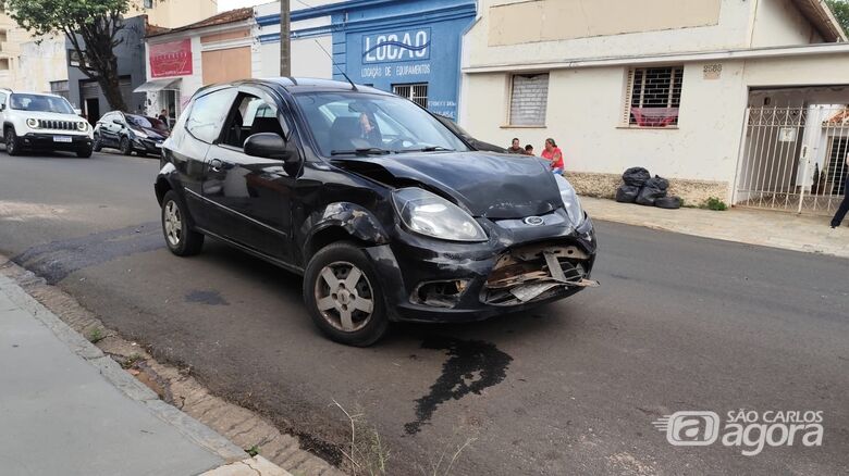 Ford Ka com a frente danificada - Crédito: Maycon Maximino 