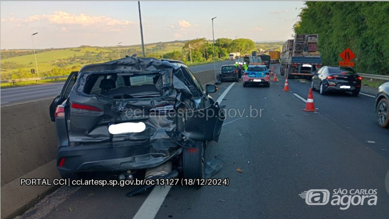 Caminhão perde o freio e provoca acidente com seis veículos na Washintgon Luís - 