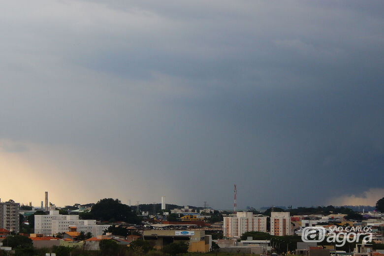 Pancada de chuva atinge São Carlos  - Crédito: SCA