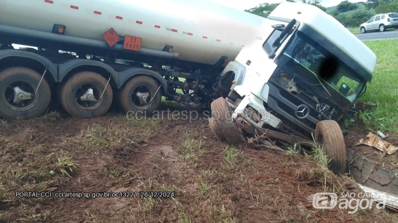 Carreta "faz L" na Washington Luís  - 