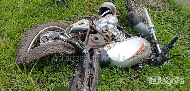 Motociclista morre após ser atingido por motorista que passou mal ao volante - Crédito: artesp