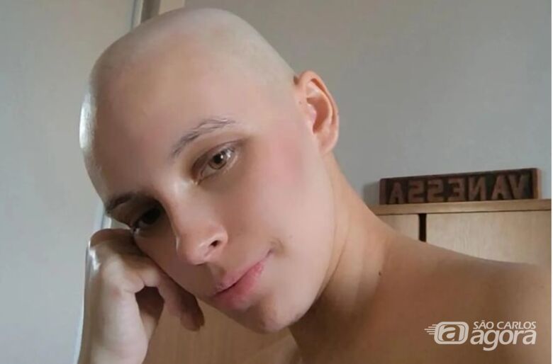 Vanessa trava uma batalha contra a leucemia - Crédito: arquivo pessoal