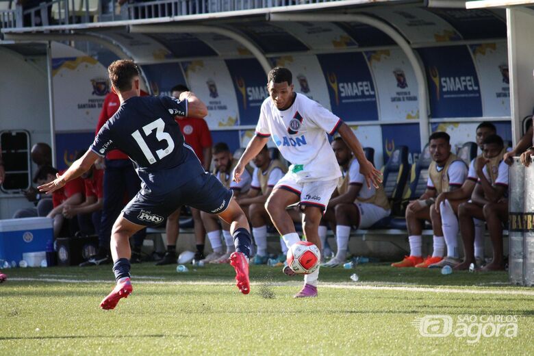 Cauã em ação pelo Grêmio São-carlense: jogador defenderá o clube na Série A4 - Crédito: Fernando Zanderin Júnior