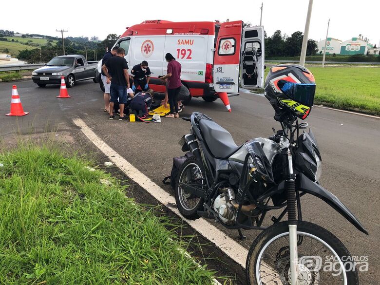 Jovem fica ferida em acidente na rotatória da Getúlio Vargas  - 