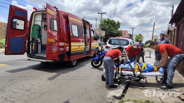 Vítima é socorrida pela UR: encaminhada à Santa Casa - Crédito: Maycon Maximino