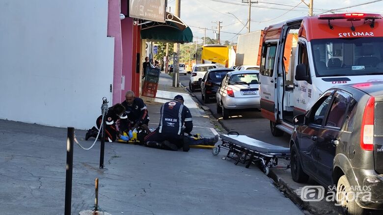 Vítima de acidente no Fagá sendo socorrida - Crédito: Maycon Maximino