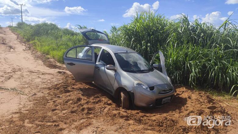 Nissan foi encontrado abandonado - Crédito: Maycon Maximino