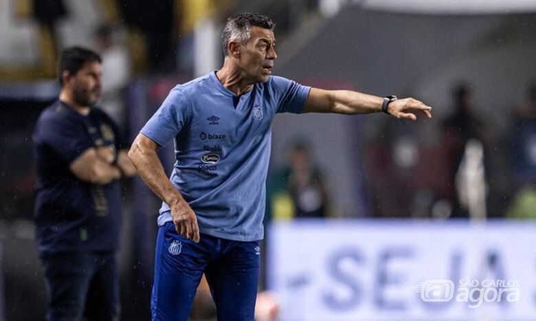 Pedro Caixinha deve repetir a equipe para a partida contra a Ponte - Crédito: Raul Baretta/Santos FC