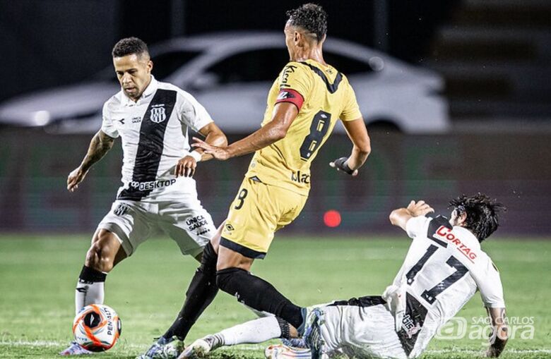 Lance do jogo em Campinas: Santos conseguiu segurar a Macaca - Crédito: Raul Baretta/Santos FC