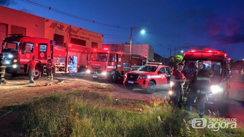 Bombeiros no local  - Crédito: Maycon Maximino 