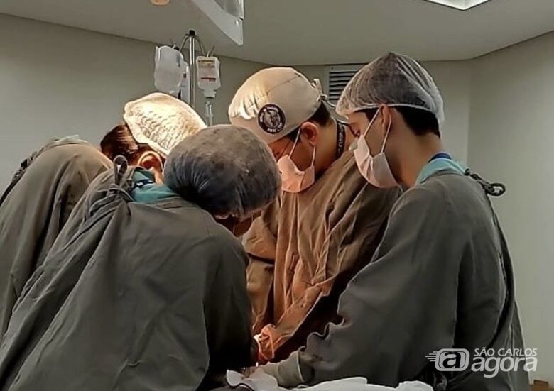 Equipe médica realizando a retirada dos órgãos - Crédito: Divulgação