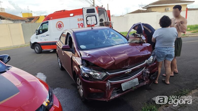 Motorista perde o controle e bate em muro de residência no Planalto Paraíso - Crédito: Maycon Maximino