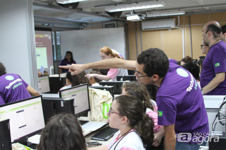 Garotas podem transformar ideias em aplicativos: basta se inscrever em escola de verão gratuita da USP - 