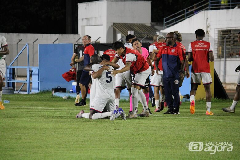 Raro momento de alegria: Thurram durante comemoração do gol gremista - Crédito: Fernando Zanderin Júnior