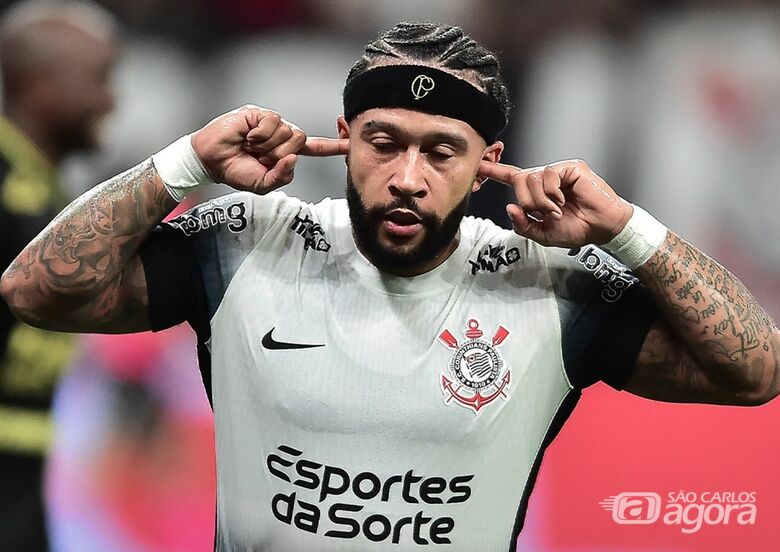 Depay marcou um dos gols que garantiram a vitória e a classificação do Timão às quartas - Crédito: Mauro Horita/Ag. Paulistão