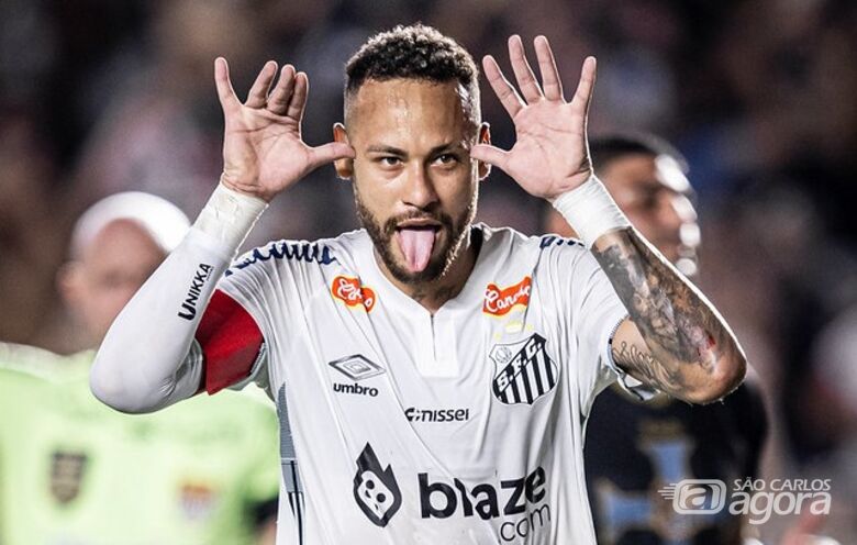 Após 12 anos comemora retorno à Vila com gol contra o Água Santa - Crédito: Raul Baretta/Santos FC