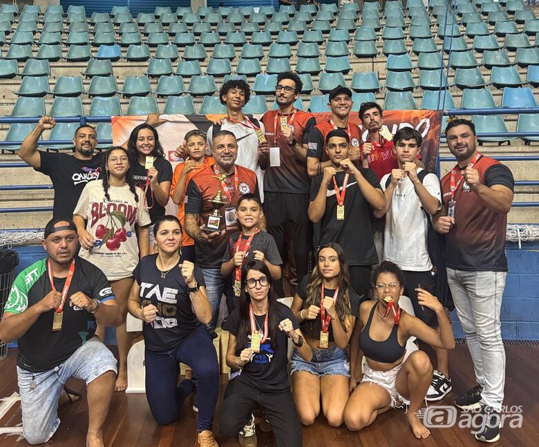 Equipe são-carlense comemora a conquista das medalhas no Paulista - Crédito: Divulgação