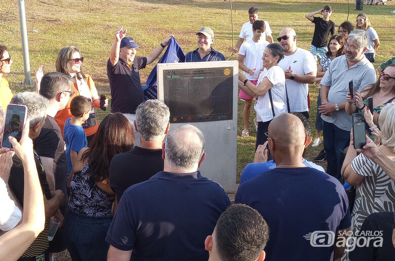 Descerramento da placa com o nome dos 110 homenageados (Foto: Denise Britto/UFSCar) - 