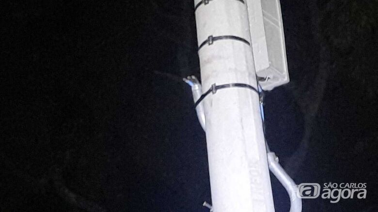 Poste onde fiação teria sido furtada - Crédito: divulgação