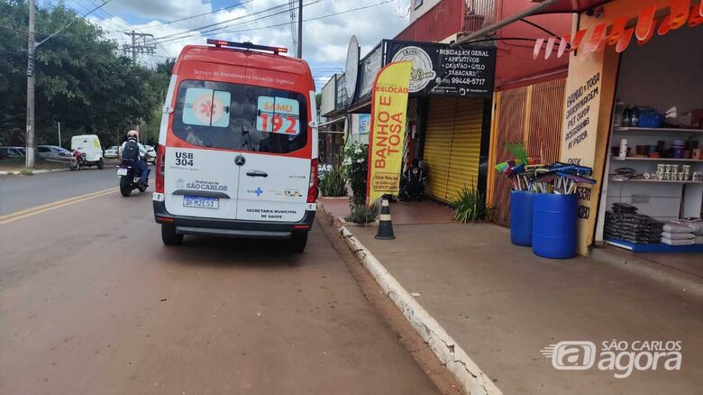 Colisão traseira deixou motociclista ferido - Crédito: Maycon Maximino