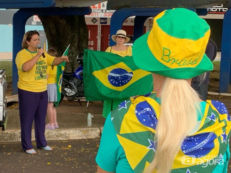 Manifestantes se reuniram na praça Itália - Crédito: Lourival Izaque