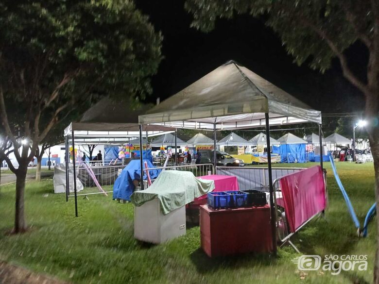 Ambulantes de outras cidades são retirados de festas de carnaval em locais públicos - 