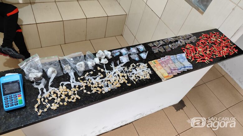 A droga que estava em poder do adolescente foi apreendida - Crédito: Maycon Maximino