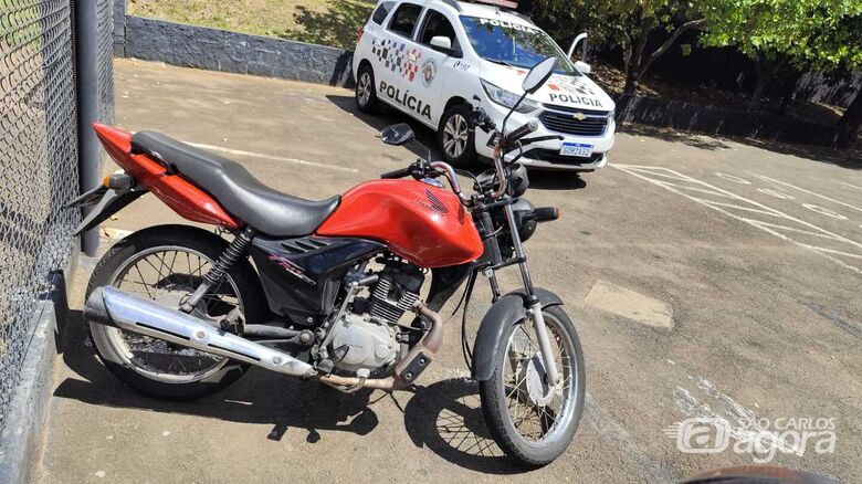 Moto estava em estado de abandono em praça no Parque Arnold Schmidt - Crédito: Maycon Maximino