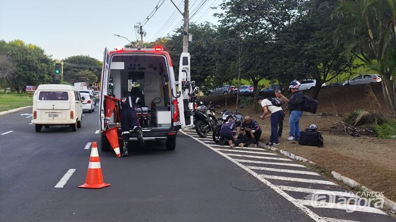 Vítima sendo socorrida - Crédito: Maycon Maximino