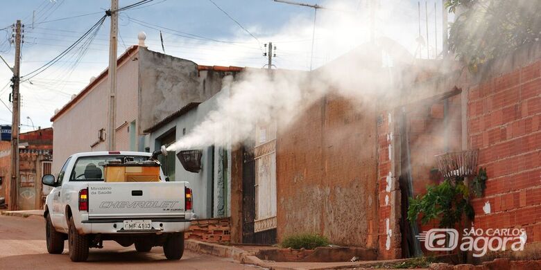 Fumacê contra a dengue - Crédito: Agência Brasil