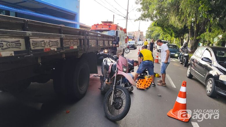 Motociclista sofre ferimentos graves e precisa ser intubado após acidente na Henrique Gregori - Crédito: Maycon Maximino