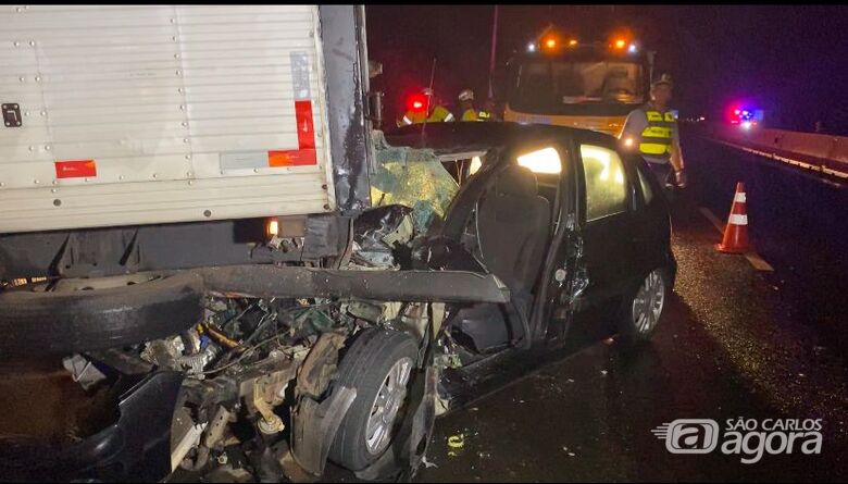 Carro ficou destruído - Crédito: Flávio Fernandes