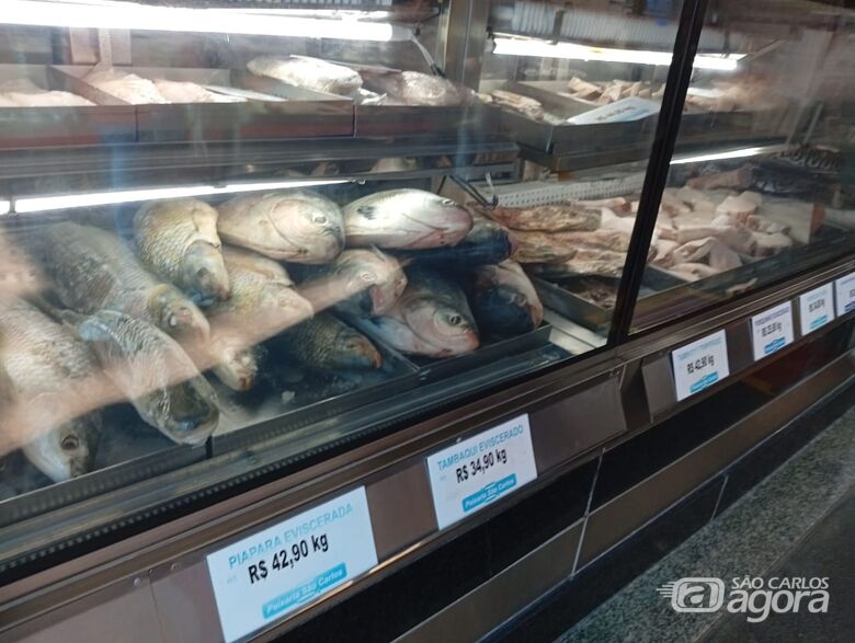 A variedade de peixes: consumidores mantém a tradição e vão às compras de última hora - Crédito: Marco Rogério