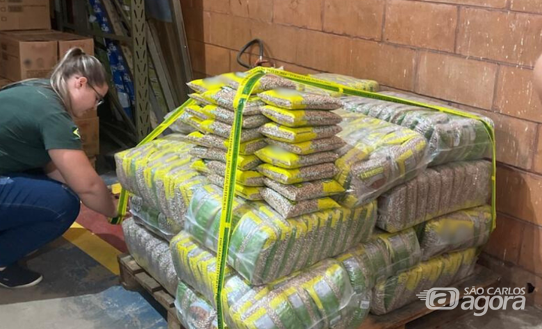 De acordo com os auditores fiscais, foram apreendidos 4.595 pacotes de 5 quilos de arroz, classe longo fino, tipo 1, totalizando 22.975 quilos - Crédito: Divulgação