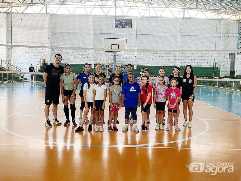 Escolinha de vôlei busca formar novos talentos em São Carlos - Crédito: Divulgação