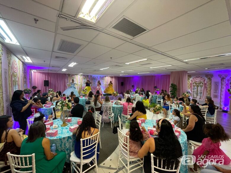 Chá das Princesas transforma Shopping Iguatemi São Carlos em reino encantado em maio -