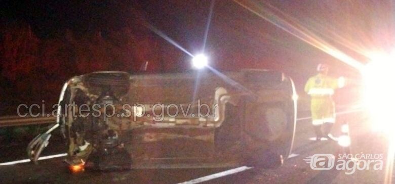 Motorista morre após capotamento na SP-225 -